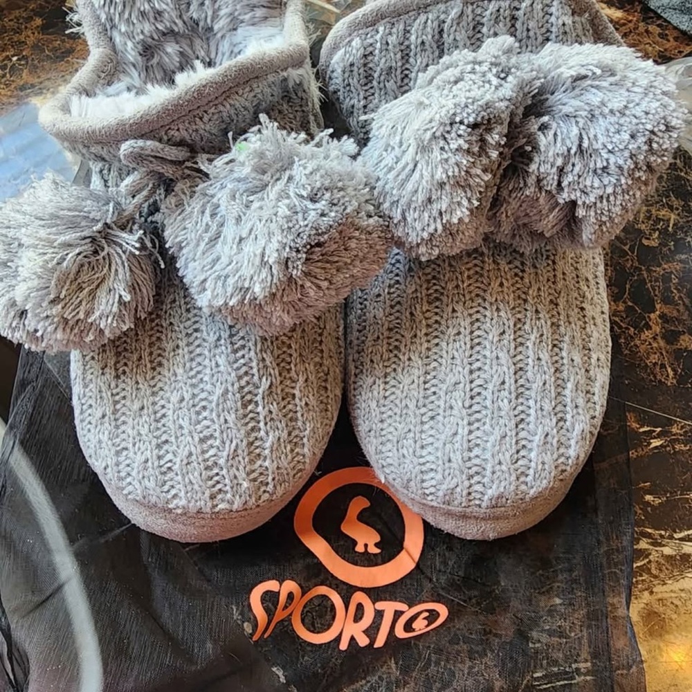Sporto Women's Knit Slippers with Pom-Poms